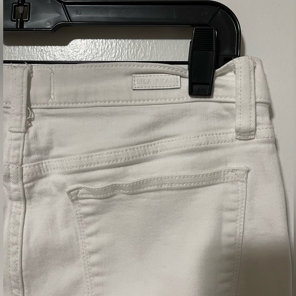 LILA Ryan white capris - Picture 3 of 3